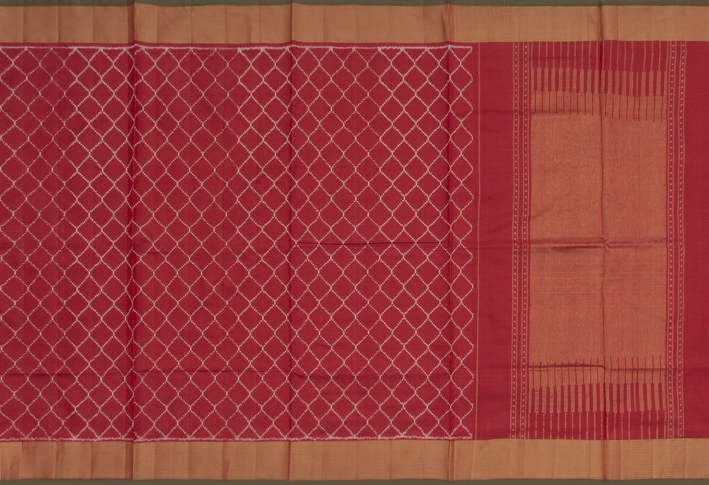 A handwoven Pochampally silk saree with a dainty jaal pattern.