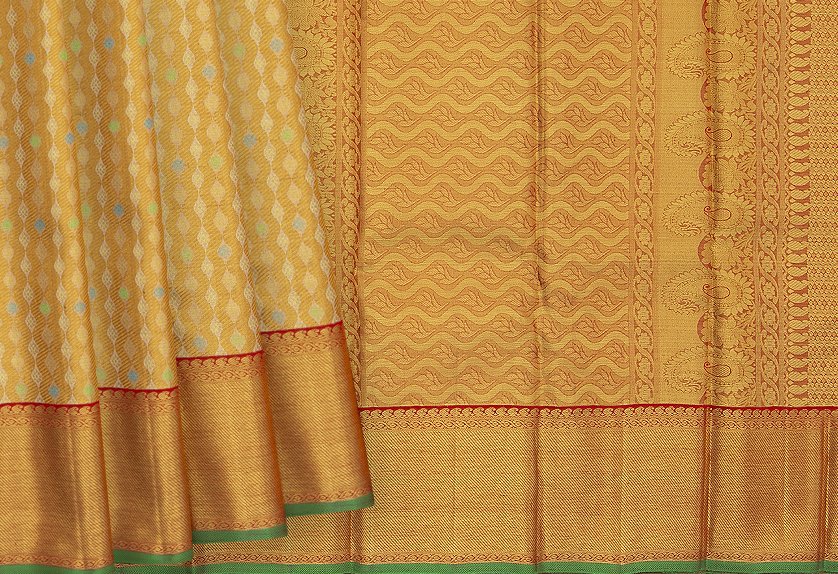 From colours and motifs to textures, contrasts abound in a Kanchipuram korvai saree.