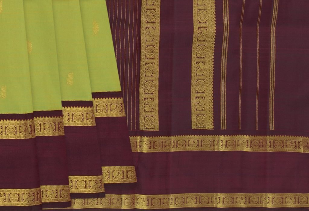 Handoven kanchipuram silk sarees are  using the brilliant contrast of colours and textures.